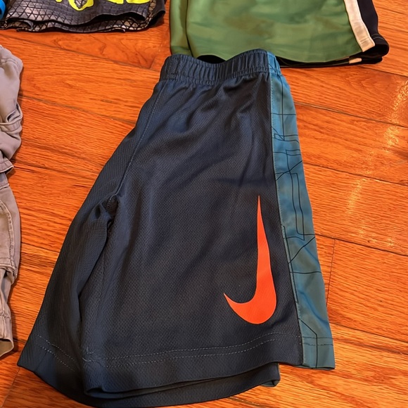 Boys size 7 shorts - Picture 6 of 6